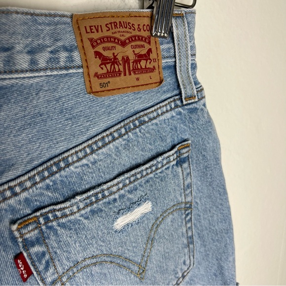 Levi’s 501 distressed Jean shorts Sz 27 high rise light wash - Picture 2 of 7